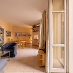 Julia - * Menaggio